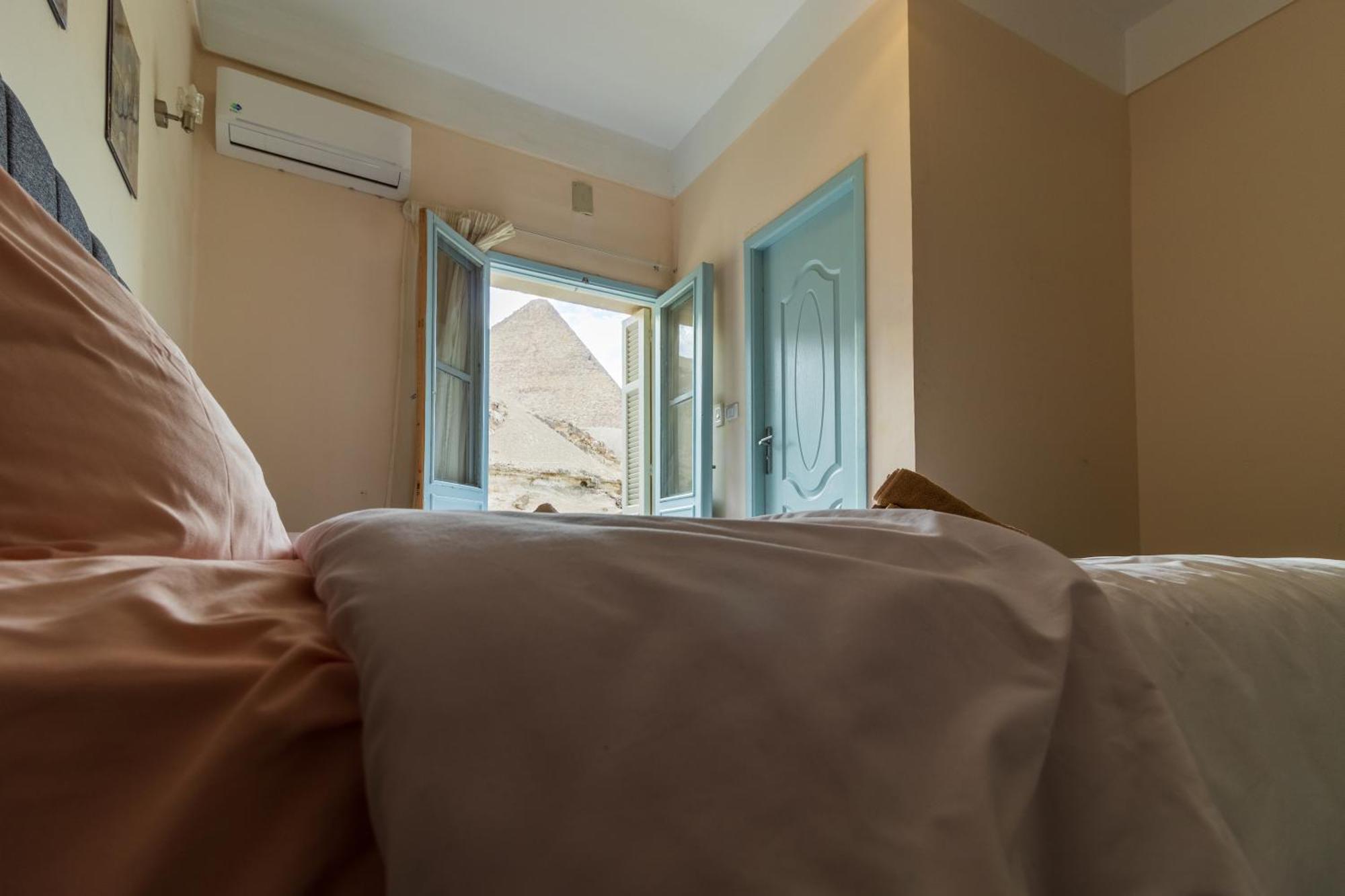 The Grand Pyramids View Hotel Kafret el-Gabal Pokoj fotografie