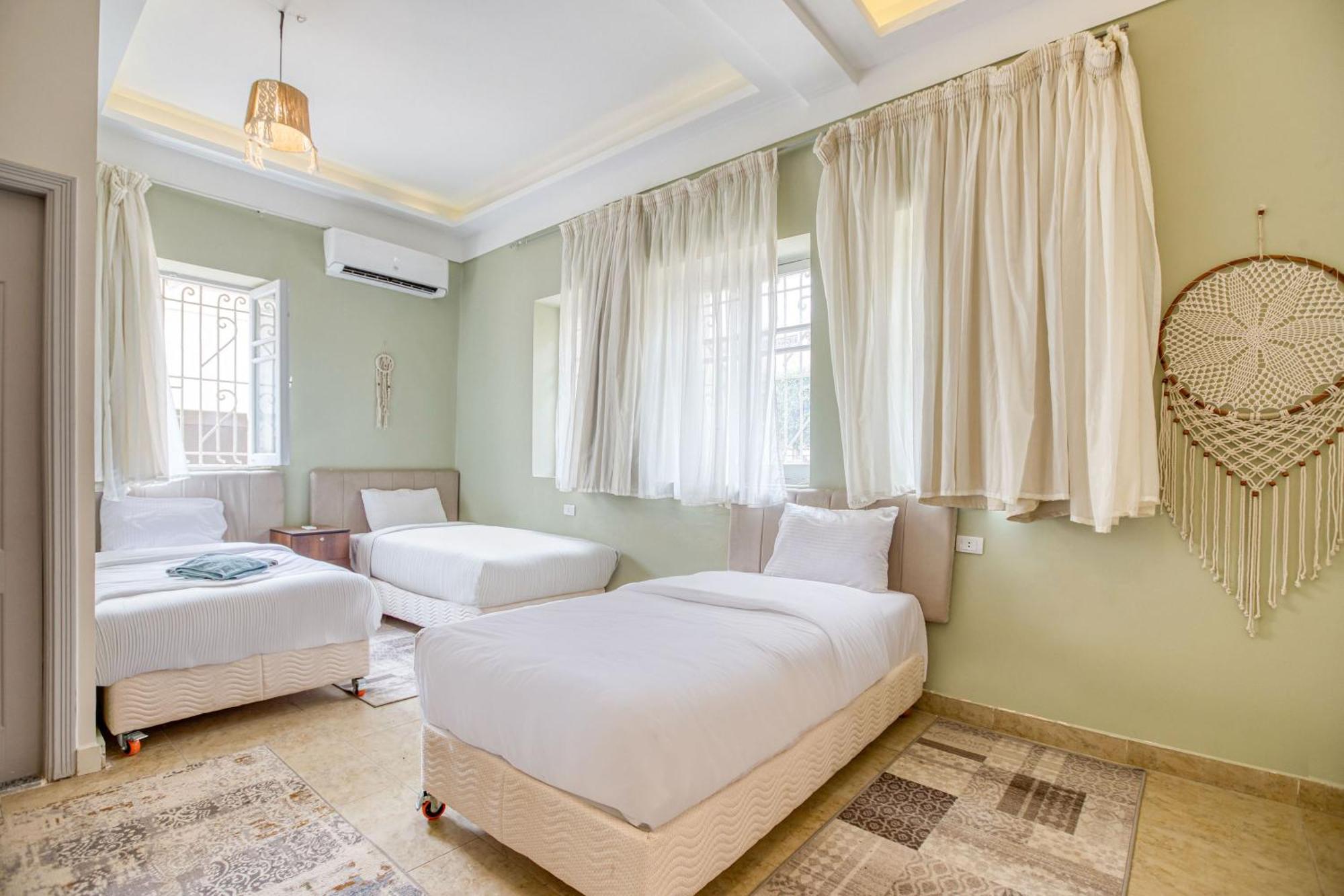 The Grand Pyramids View Hotel Kafret el-Gabal Pokoj fotografie