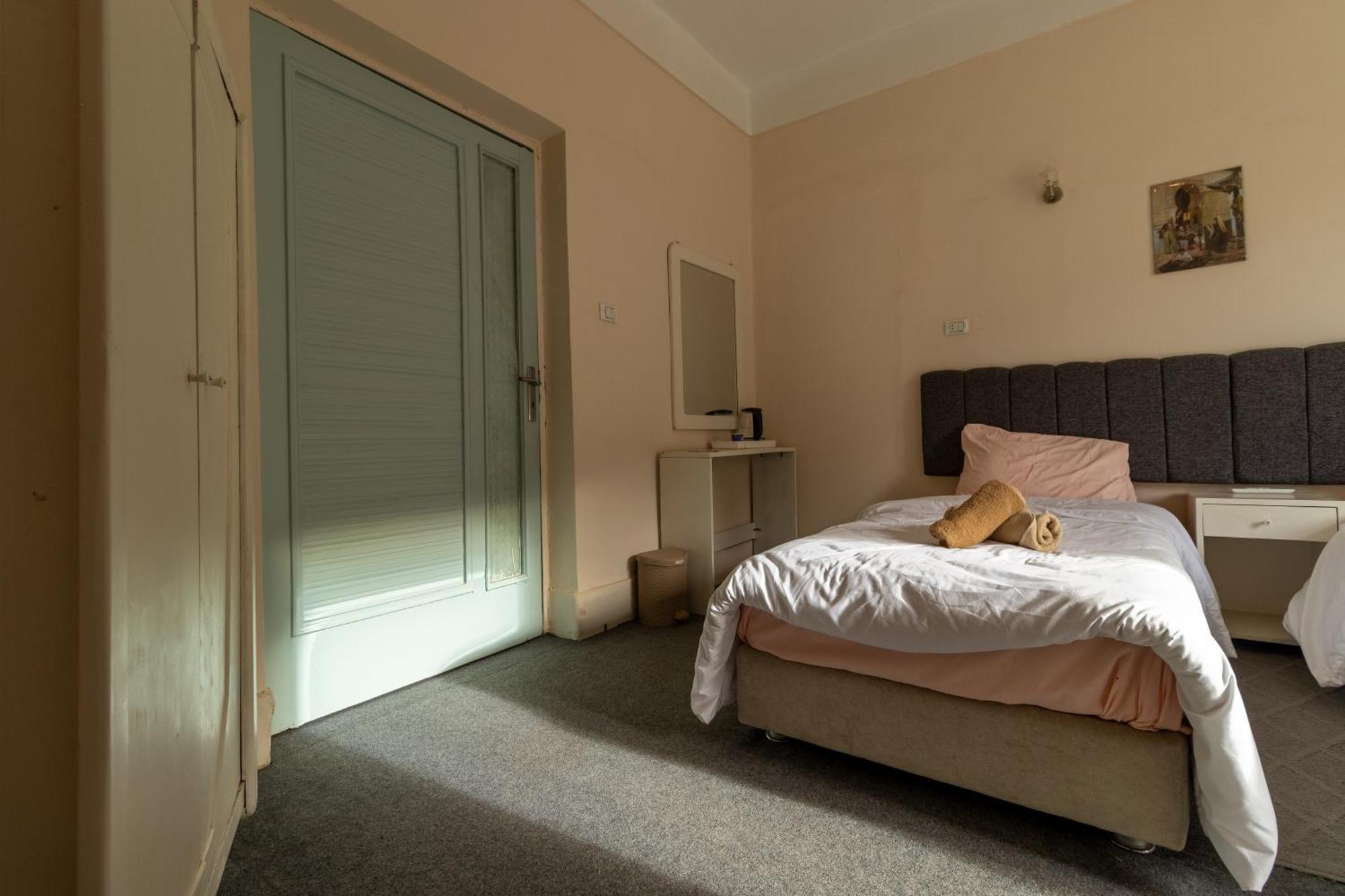 The Grand Pyramids View Hotel Kafret el-Gabal Pokoj fotografie