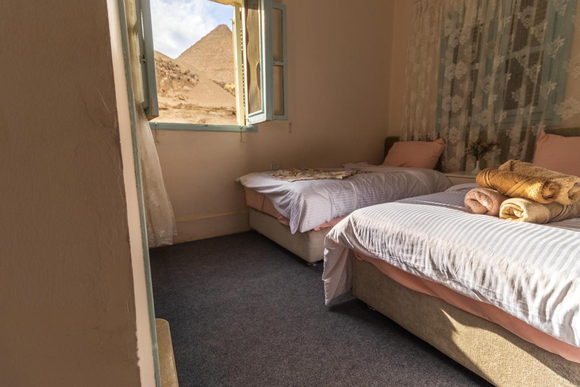 The Grand Pyramids View Hotel Kafret el-Gabal Pokoj fotografie