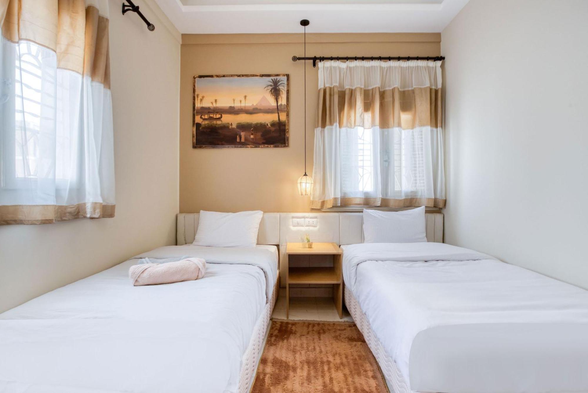 The Grand Pyramids View Hotel Kafret el-Gabal Pokoj fotografie